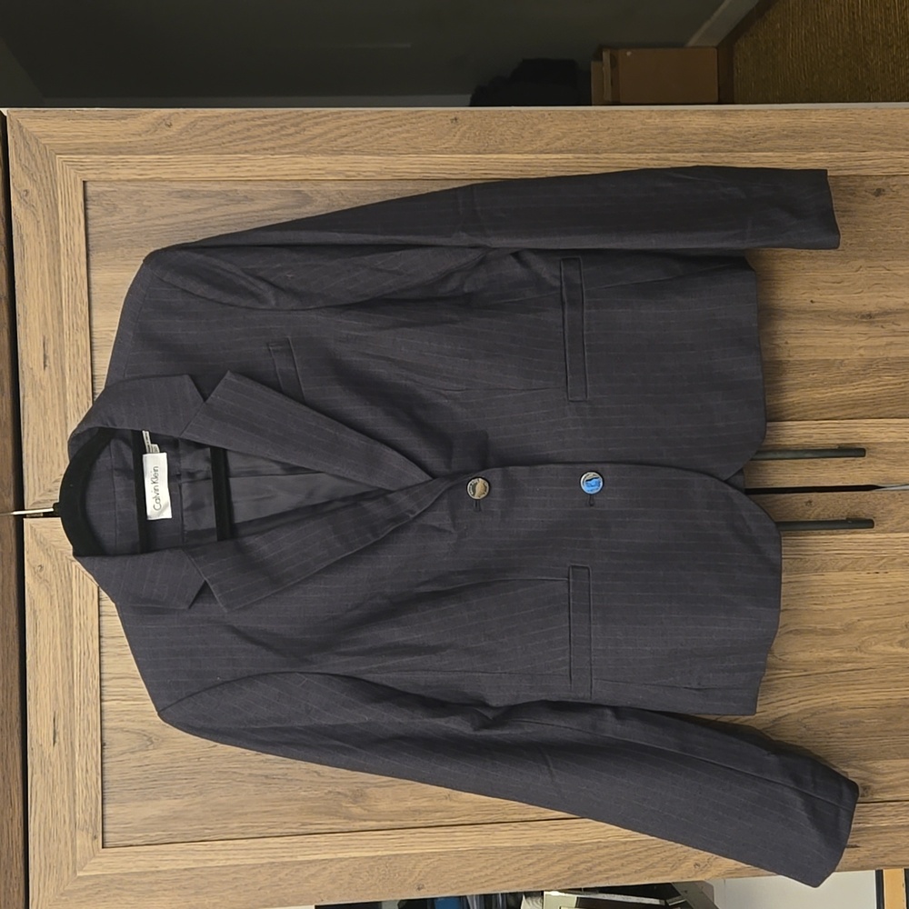 CALVIN KLEIN CHARCOAL GRAY BLAZER/WHITE PINSTRIPE